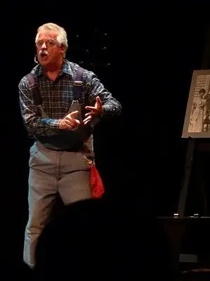 Fernand Alain sur scène dans le personnage d'Abel Maldemay, photo 4 de 18