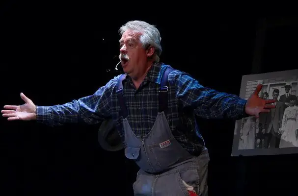 Fernand Alain sur scène dans le personnage d'Abel Maldemay, photo 5 de 18